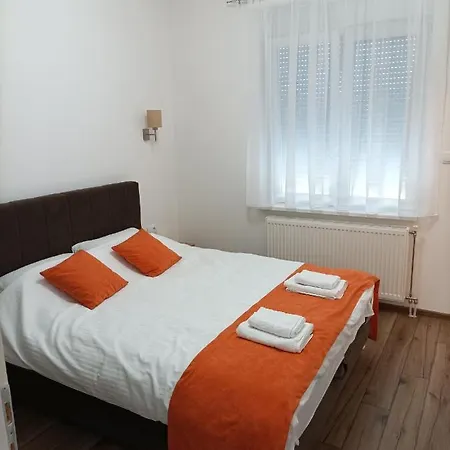 Aaapartmani Indjija * Indija